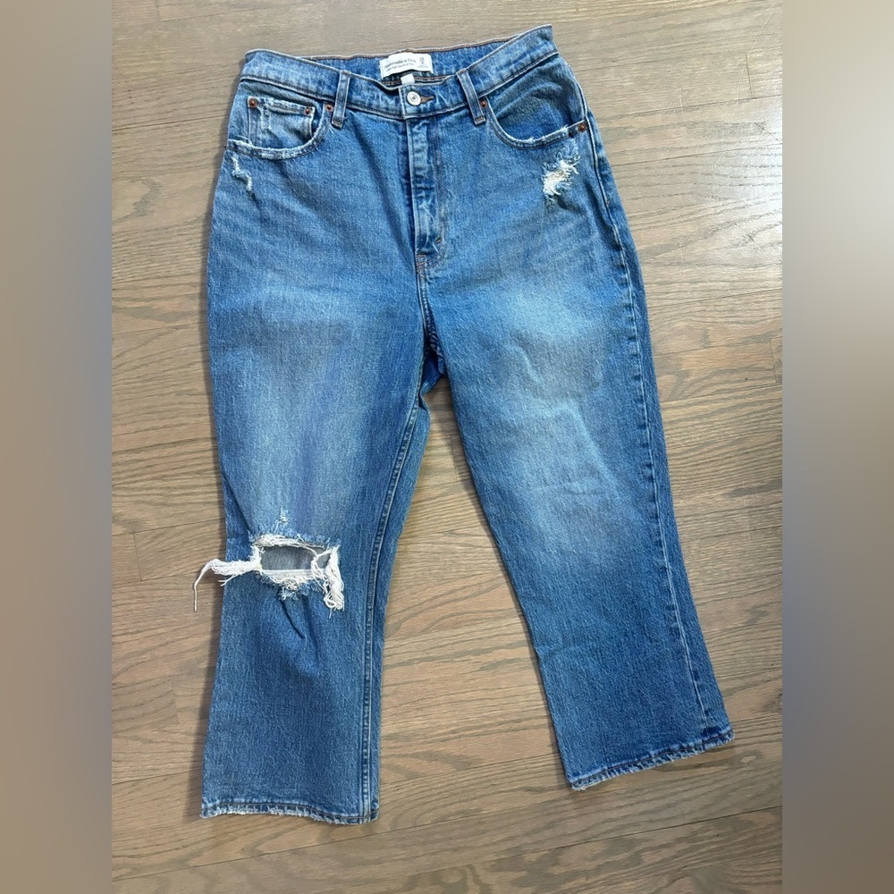 Abercrombie & Fitch Ultra High Rise Distressed Kick Flare Jeans size 8S